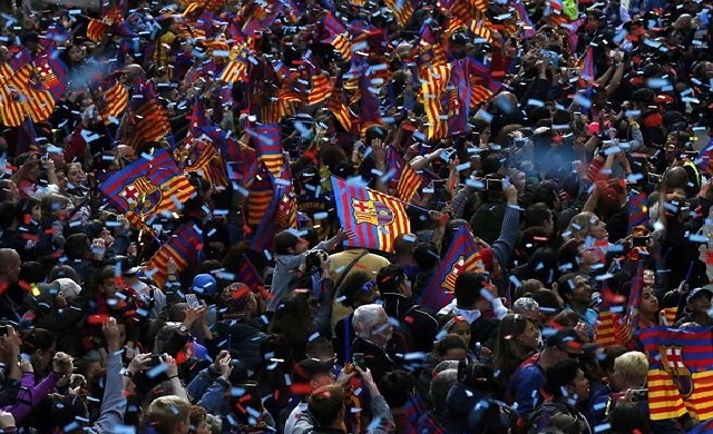 doi-barca-nhan-duoc-su-co-vu-nhiet-tinh-tu-cac-co-dong-vien